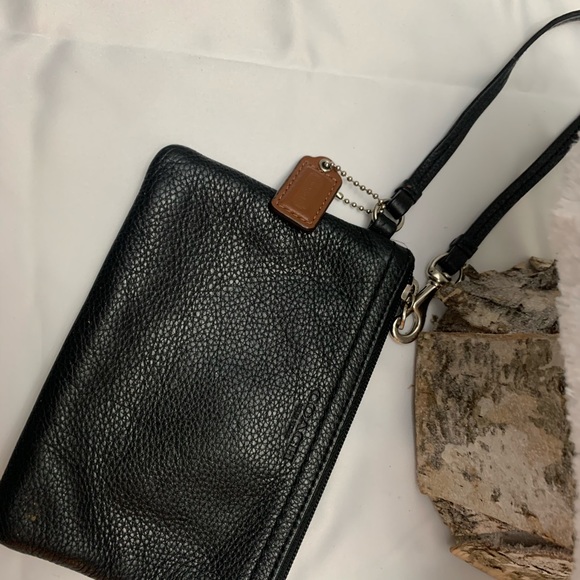 Coach Hand Pouch👝 - Picture 4 of 4